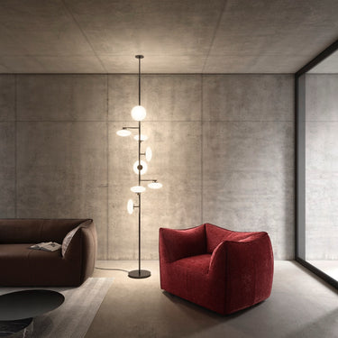 Penta Mami floor-ceiling lamp, a vertical pole of light spanning floor to ceiling