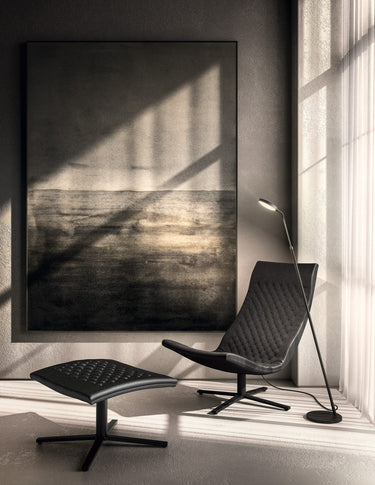 Penta Spoon floor lamp with leather-wrapped stem in a living room