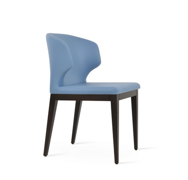 Stylish and supportive dining chair with beech wood frame and ergonomic seat design