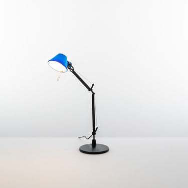 Designer table lamp Tolomeo Micro Blue Shade in black and color shade, made in Italy by Artemide