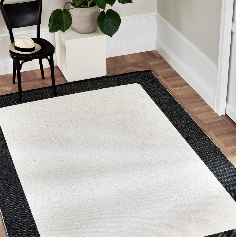 Pappelina Rug Ilda Black