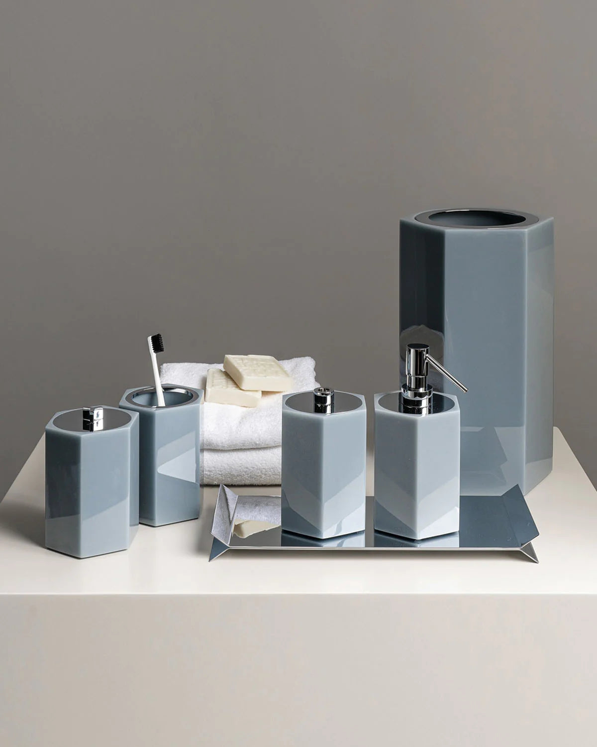 Vallve Toothbrush Holder Hexa