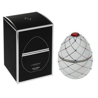 Ladenac Bois de Russie 450 g egg – White Silver Stripes egg beside its black gift box