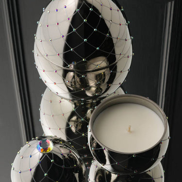 Ladenac Bois de Russie 450 g egg – Silver egg styled on a dark surface