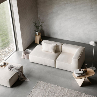 AVIO oak coffee table in a styled room (4) | AVIO by Kazushige Miyake for blomus