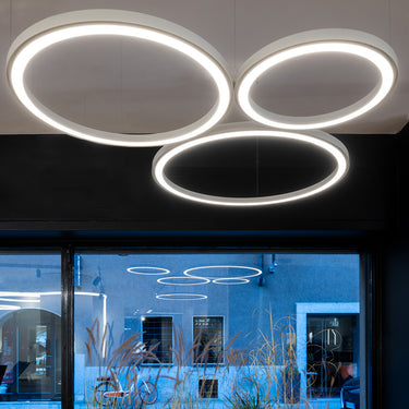 Ripple Cluster LED suspension light by Artemide in white finish, modern 3000K pendant for living room