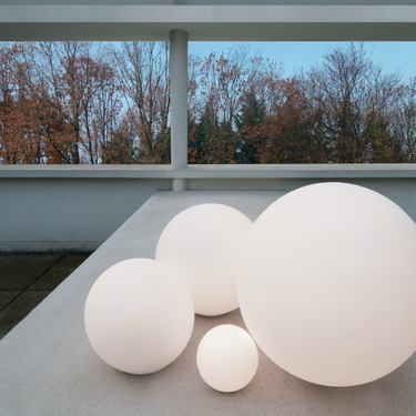 Artemide Dioscuri white glass globe table lamp by Michele De Lucchi