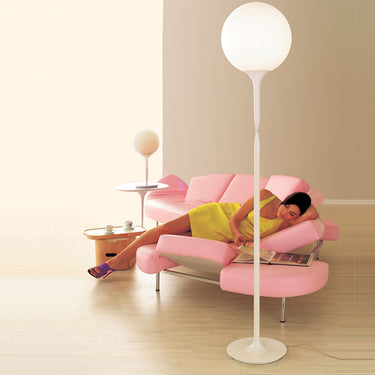 Castore Floor Lamp styled in a modern interior, view 2