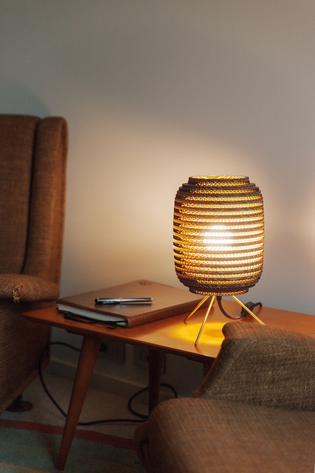 Functional Ausi Table Lamp: Ideal for Interior Decor