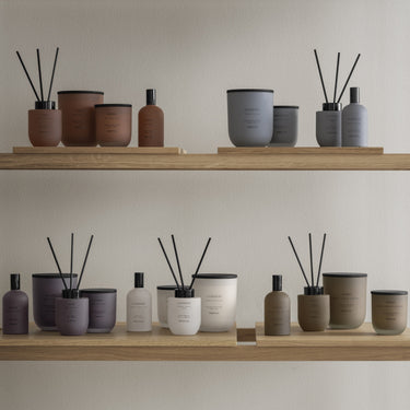 TUOKSU scented candle in a styled room (1) | TUOKSU by blomus