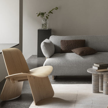 DUASIS glass vase in a styled room (2) | DUASIS by Ilja Huber for blomus