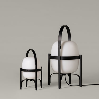 Elegant Santa and Cole Cesta Outdoor Light