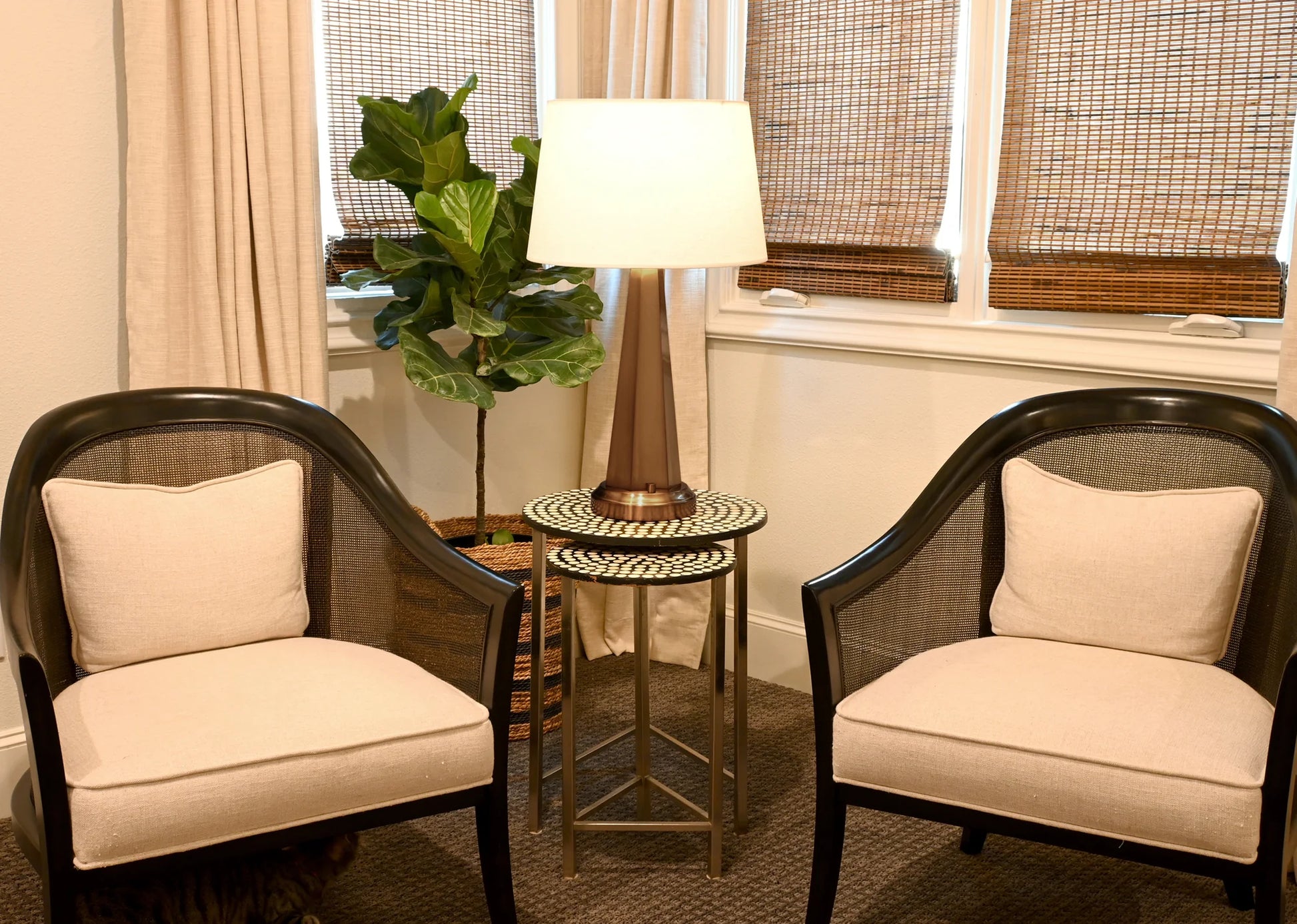 Elegant Battery-Powered Brass Lamp | Bedroom Lighting