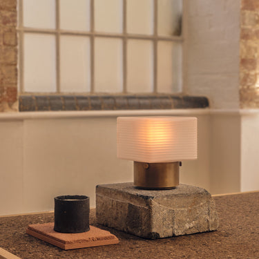 Corner Light rechargeable lamp by NEOZ – in situ 7