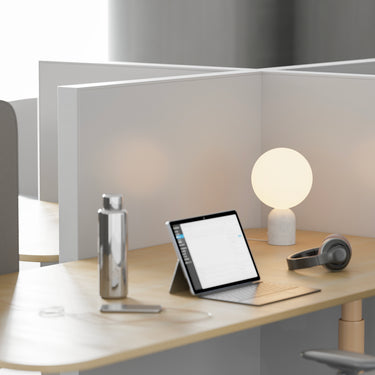 Close-up of the Dude Marble Table Lamp (5)
