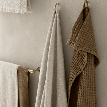 FRINO bath towel in a styled setting (3) | FRINO by blomus