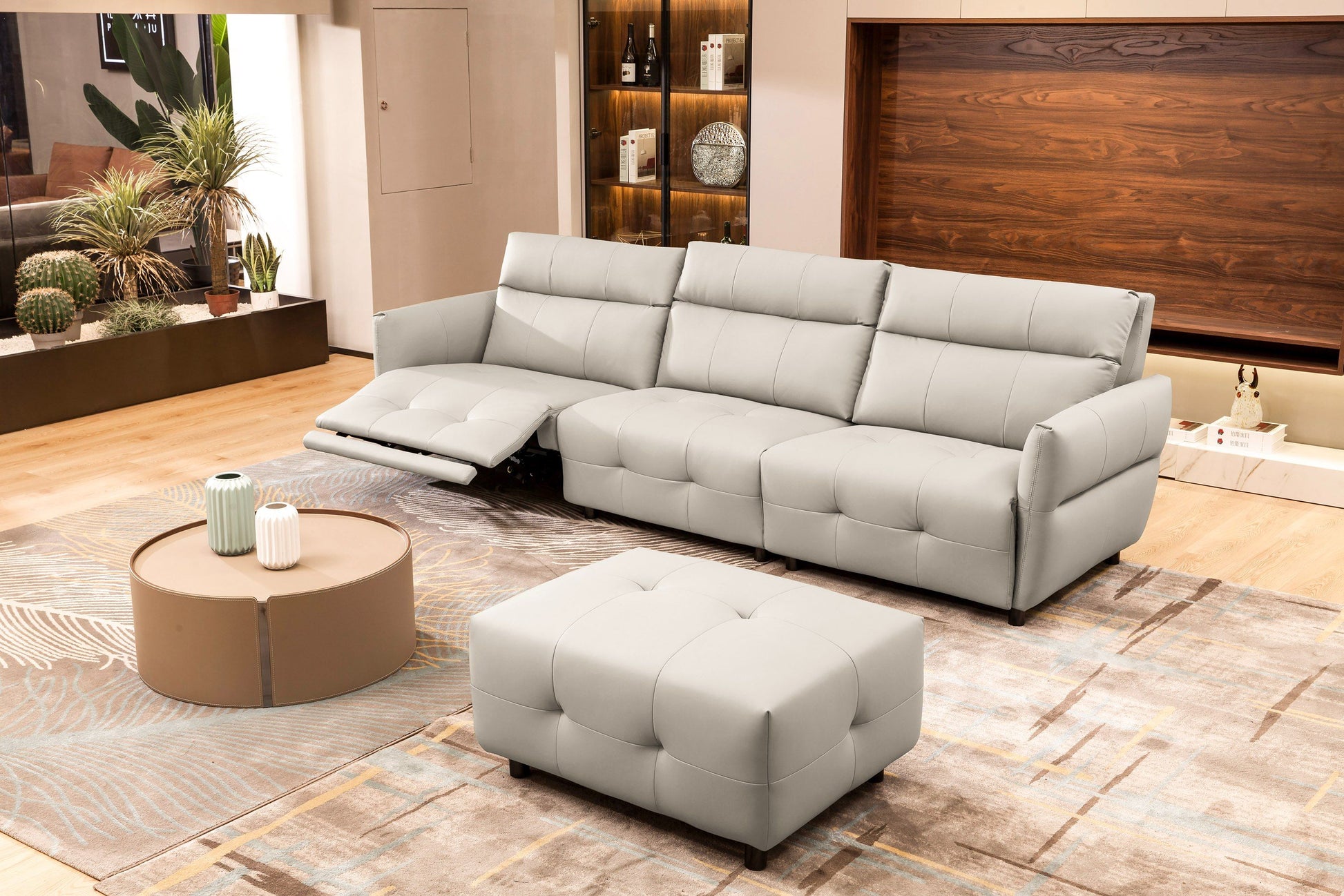 Divani Casa Joliet Modern Light Grey Leather 4-Seater Sofa with Two Recliners