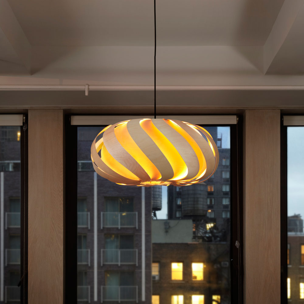 Wooden Eclipse Pendant Light: Crafted Elegance