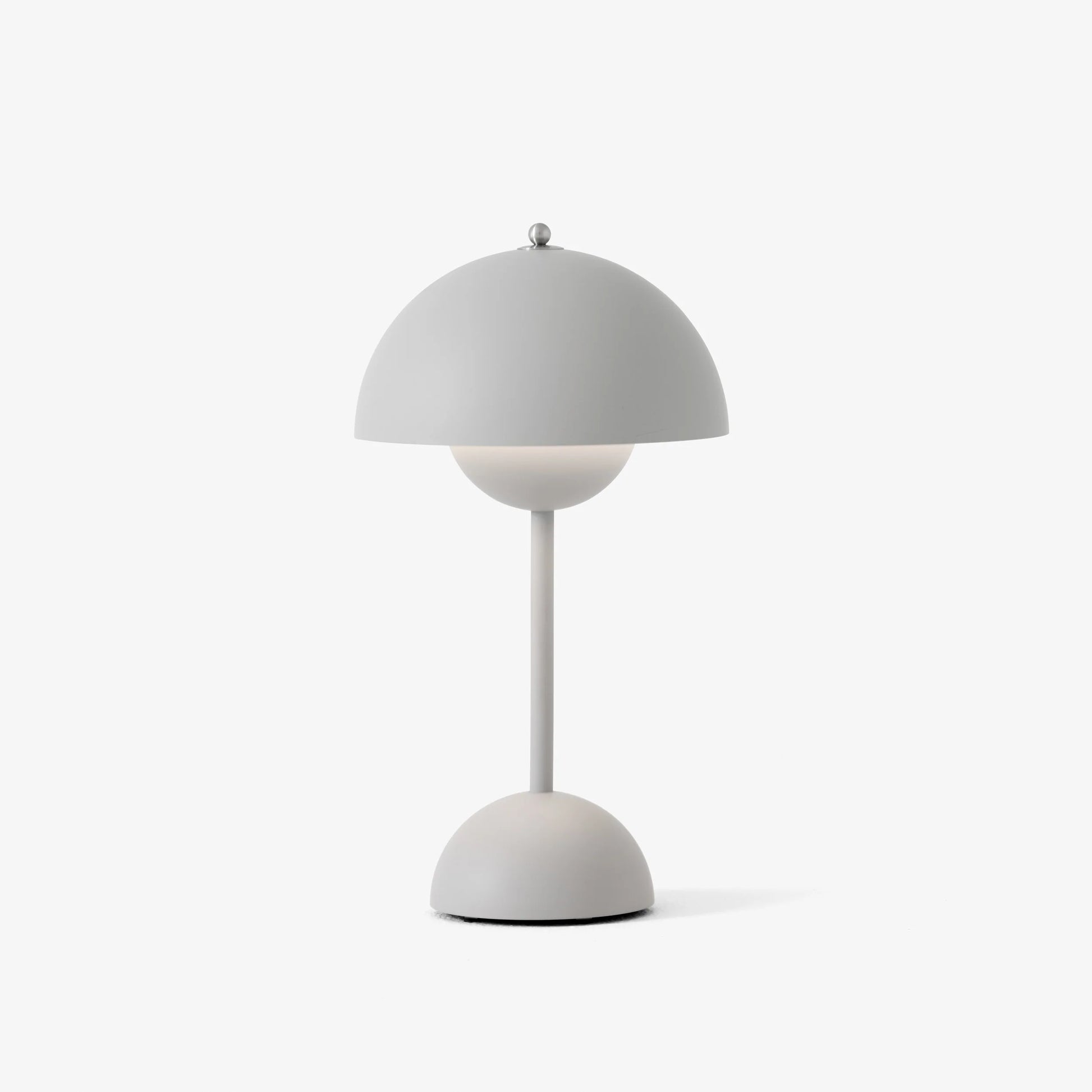 Flowerpot Portable Table Lamp VP9 by &Tradition | Loftmodern 32