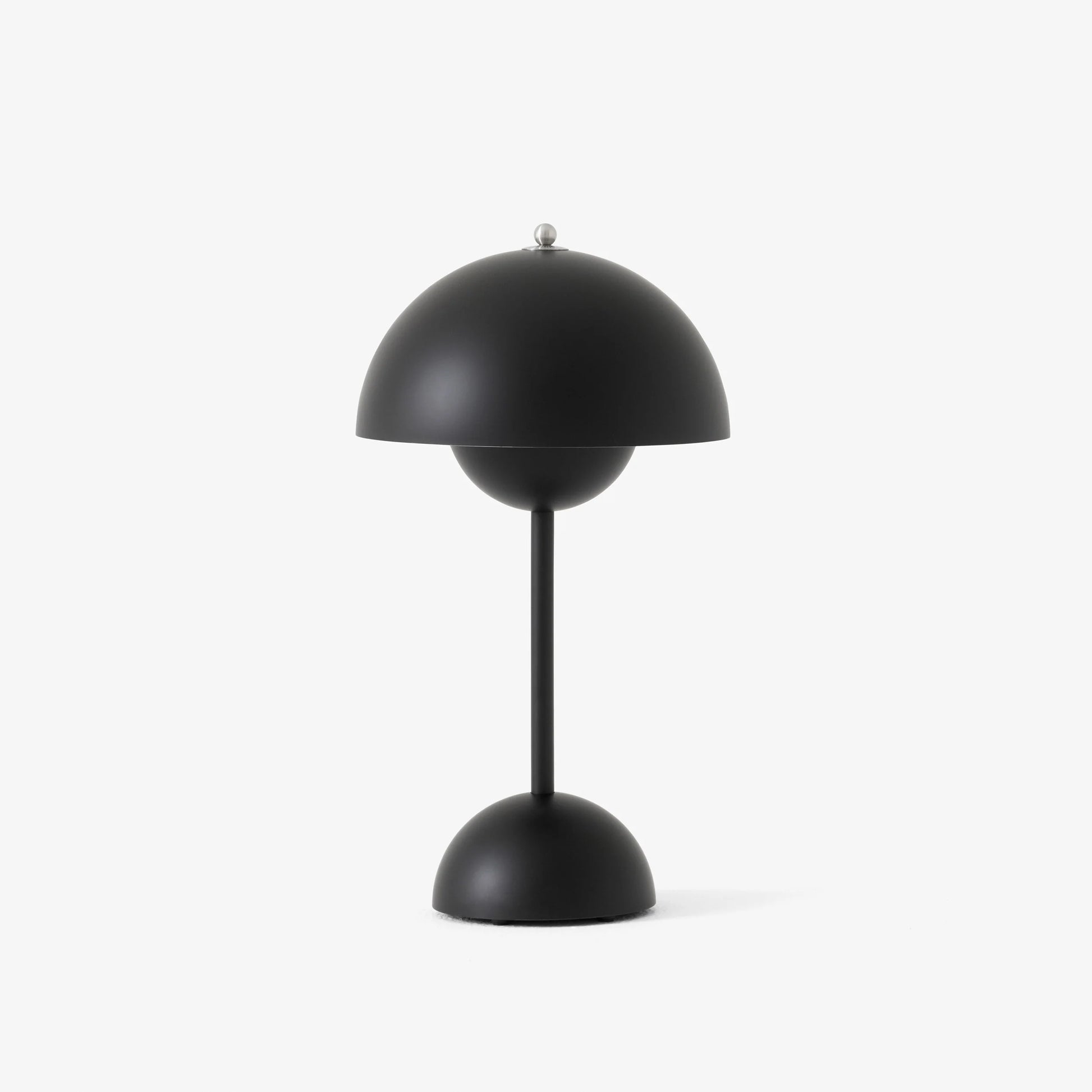 Flowerpot Portable Table Lamp VP9 by &Tradition | Loftmodern 7