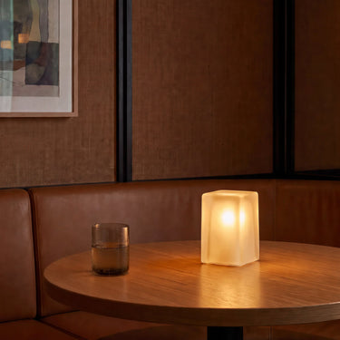 Gem Square rechargeable lamp by NEOZ – in situ 3