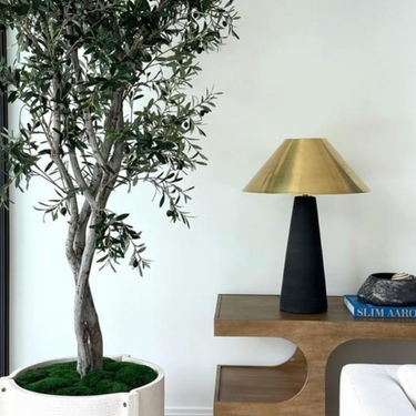 Luxury table lamp with hand-combed ceramic base and natural brass finish for residential spaces
