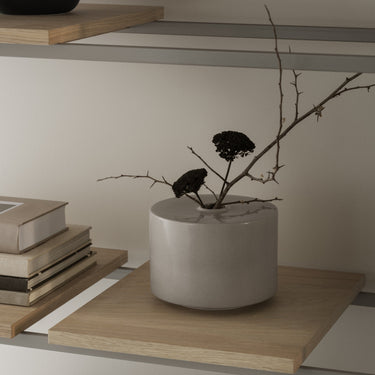 Vase with a single branch | MAKOTO by Carsten Gollnick for blomus