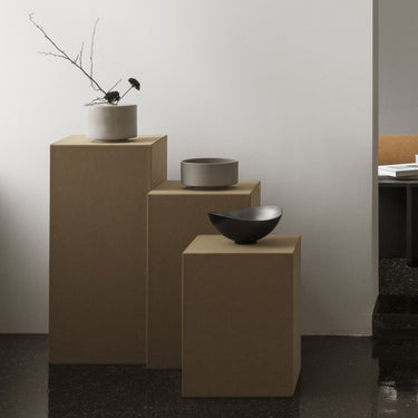 Vase and serving bowl on stepped pedestals | MAKOTO by Carsten Gollnick for blomus