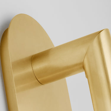 High-end natural brass wall light with 2700K LED for warm indoor ambiance