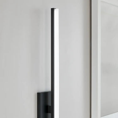 Kenway 17 inch LED wall accent light, 701 lumens, close up detail of black aluminum finish
