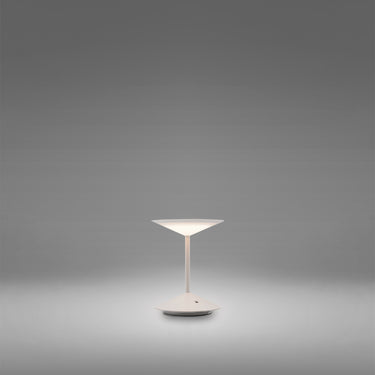 Penta Narciso rechargeable table lamp in white, studio view