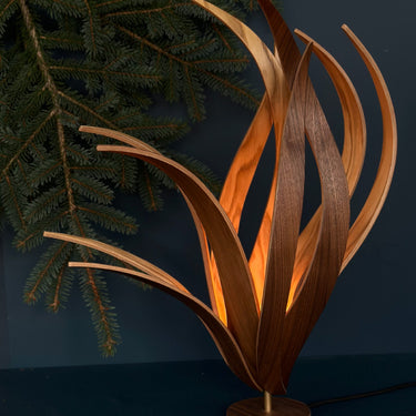 MacMaster Iris Table Lamp