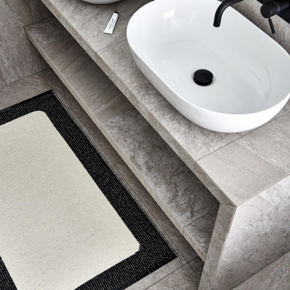 Pappelina Rug Ilda Black