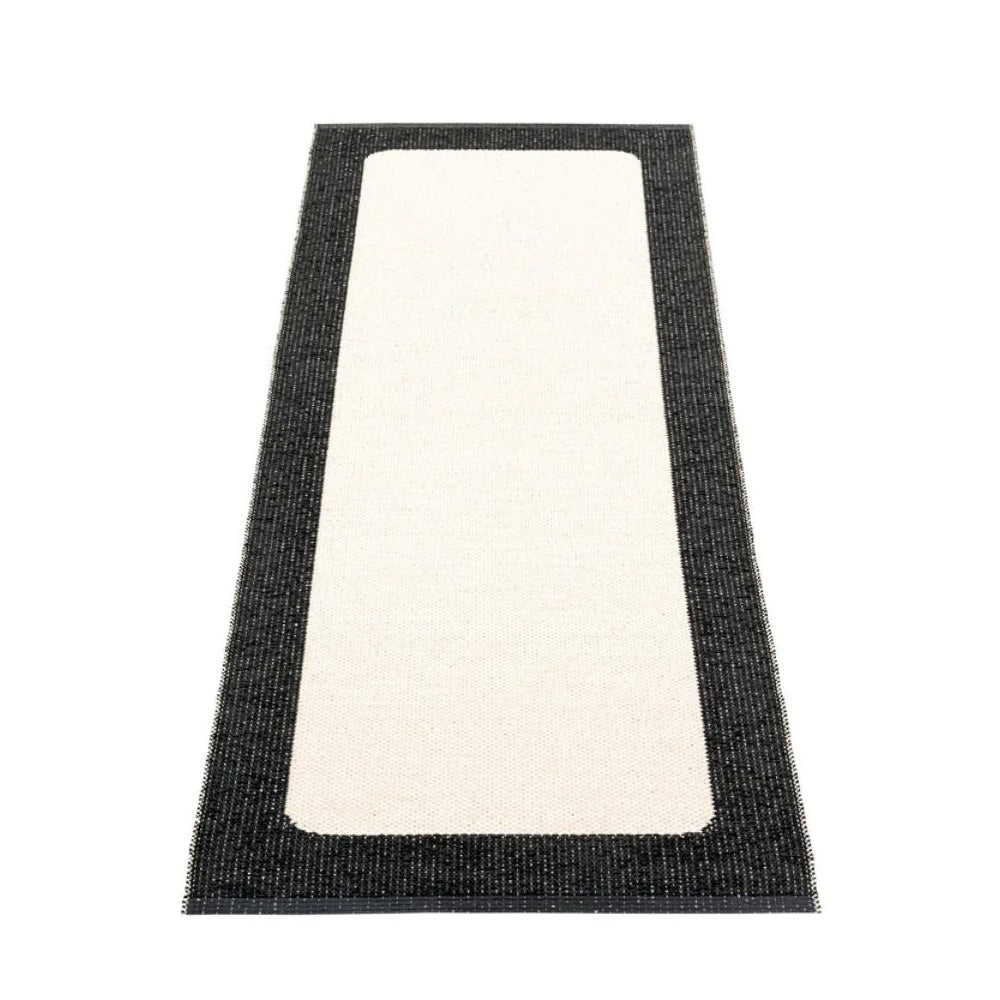 Pappelina Rug Ilda Black