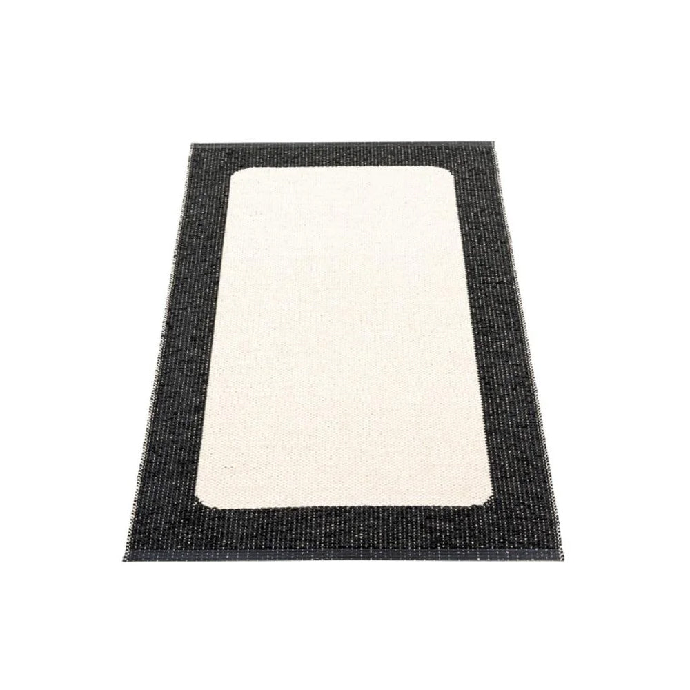 Pappelina Rug Ilda Black