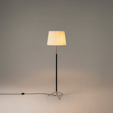 Elegant Santa & Cole Pie de Salon G1 floor lamp with adjustable height feature