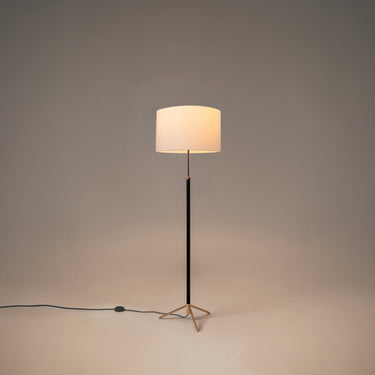 Santa & Cole Pie de Salon G2 designer floor lamp with polished brass finish and white linen shade