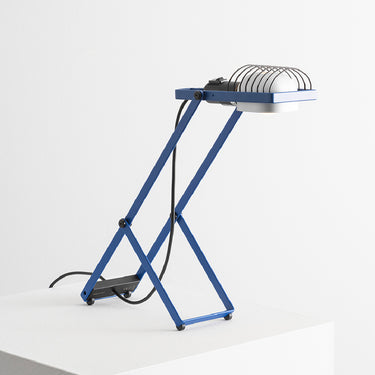 Artemide Sintesi blue table lamp designed by Ernesto Gismondi, adjustable Italian desk lamp with E26 socket for office, hotel, or bedside lighting