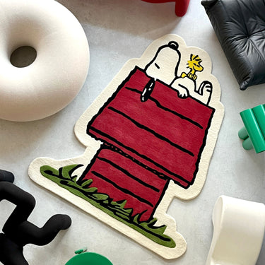 Cream & Red Peanuts Snoopy Doghouse Rug by Maison Deux, photo 2