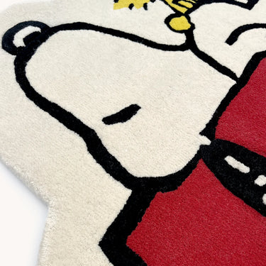 Cream & Red Peanuts Snoopy Doghouse Rug by Maison Deux, photo 3