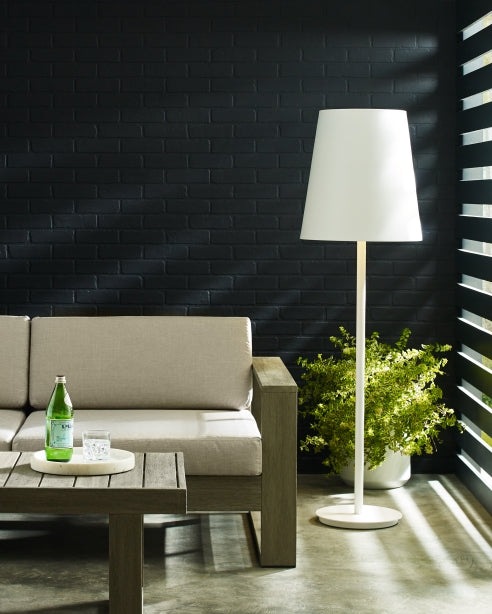 Nevis Outdoor Large Floor Lamp | Visual Comfort Modern