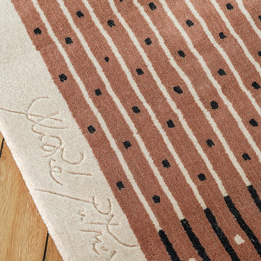 Exclamation wool rug in Bois de Rose, close-up detail