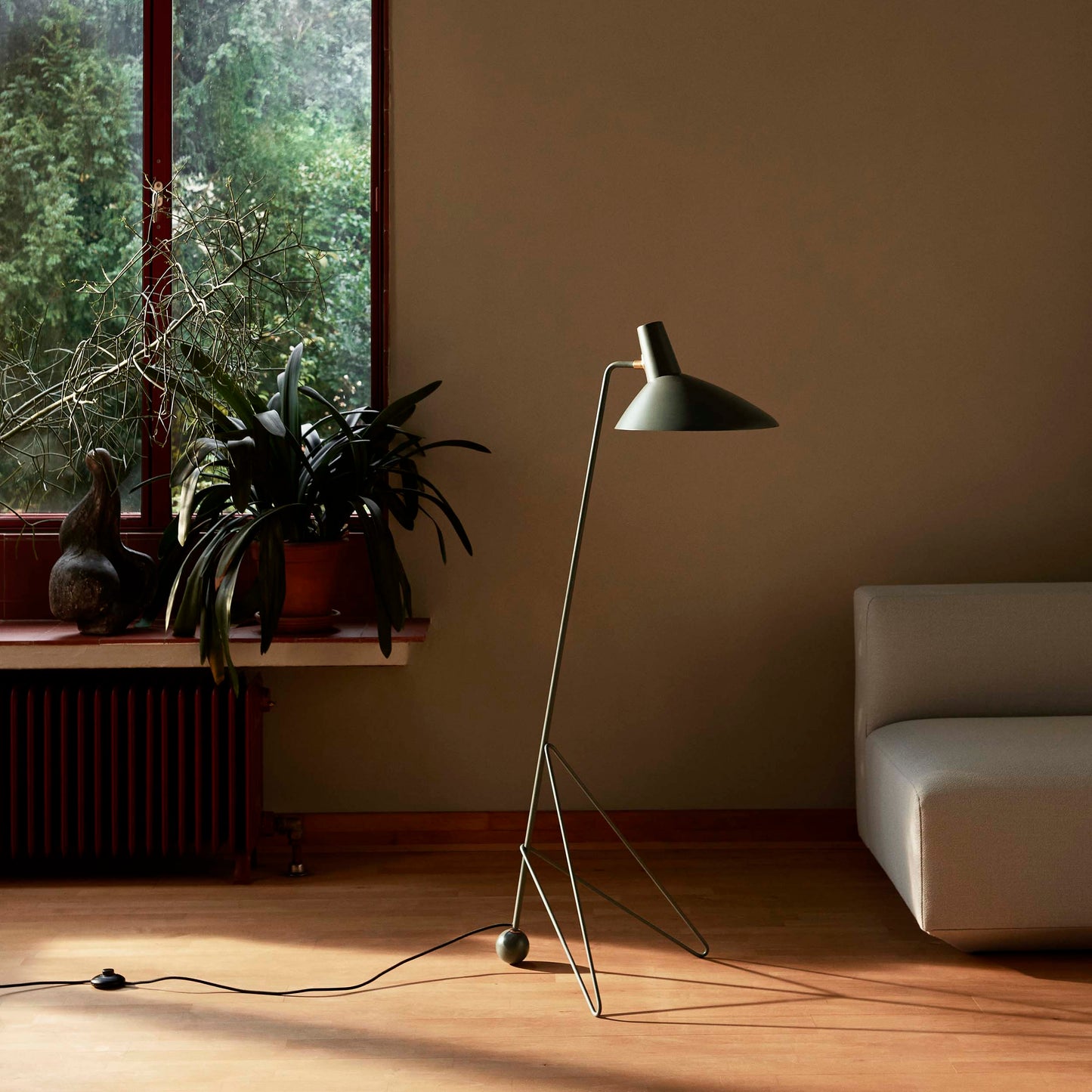 Tripod HM8 Floor Lamp by &Tradition | Loftmodern 8