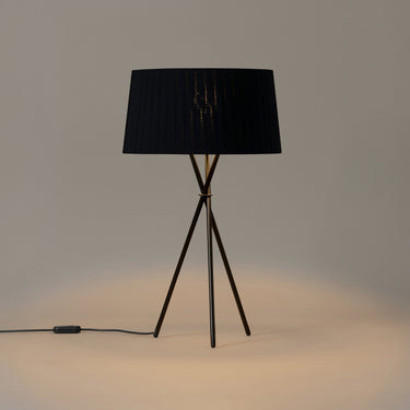Trípode G6 table lamp (black, lit) by Equipo Santa & Cole — view 2