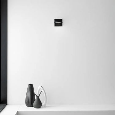 700WSSPCT LED Wall Light – Dimmable and Damp-Rated Matte Black Fixture