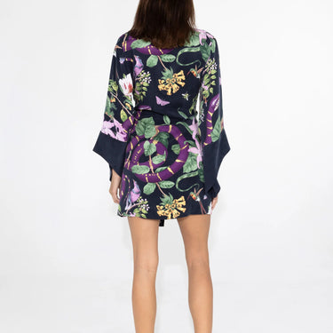 Hypoallergenic vegan silk kimono robe designed in Miami and made in Turkey by niLuu.