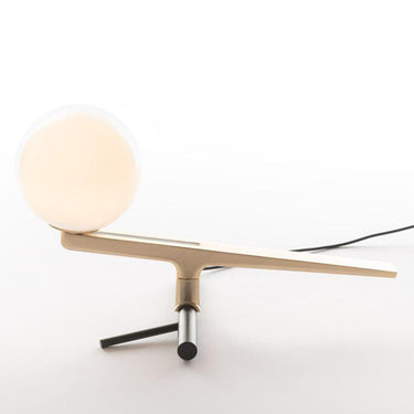 Yanzi sculptural LED table lamp with brushed brass finish
