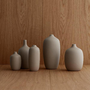 CEOLA ceramic vase in a styled room (4) | CEOLA by Frederike Martens for blomus