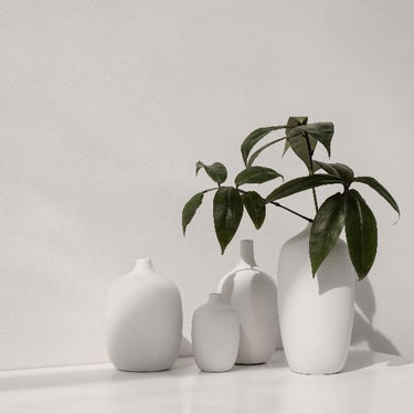 CEOLA ceramic vase in a styled room (2) | CEOLA by Frederike Martens for blomus