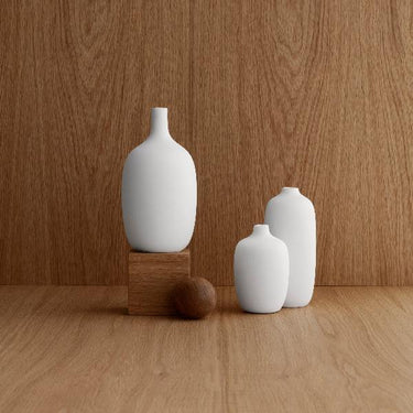 CEOLA ceramic vase in a styled room (1) | CEOLA by Frederike Martens for blomus